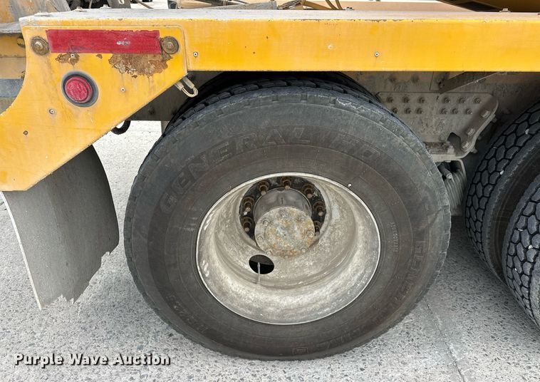 image for item DW5074 2014 Peterbilt 365 ready mix truck