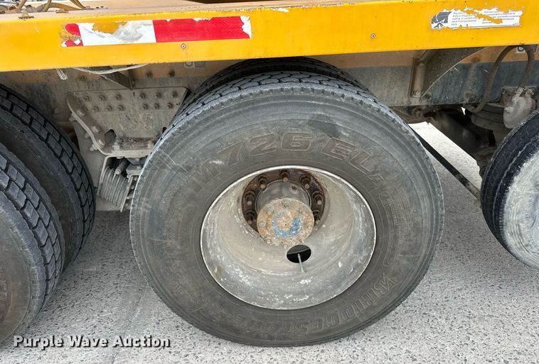 image for item DW5074 2014 Peterbilt 365 ready mix truck