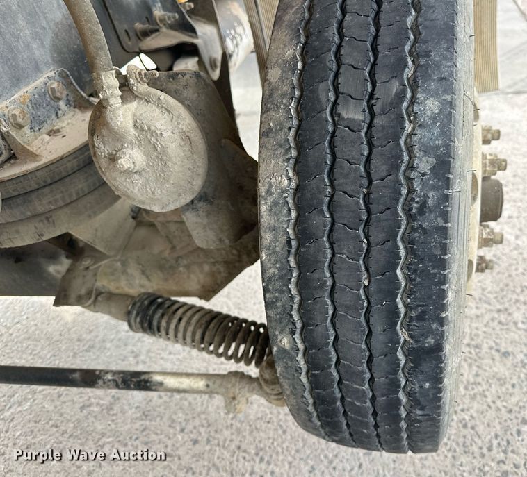 image for item DW5074 2014 Peterbilt 365 ready mix truck