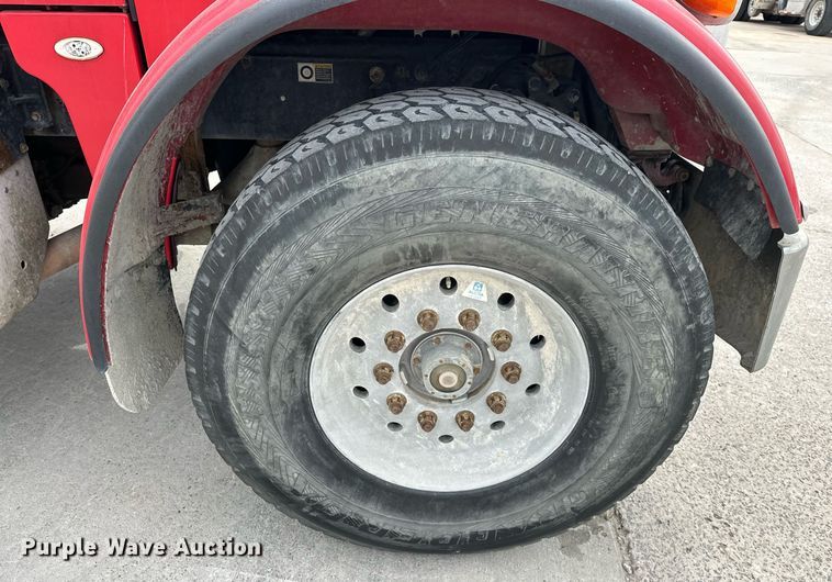 image for item DW5074 2014 Peterbilt 365 ready mix truck