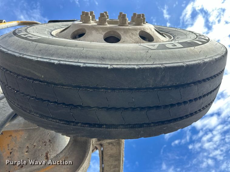 image for item DW5074 2014 Peterbilt 365 ready mix truck