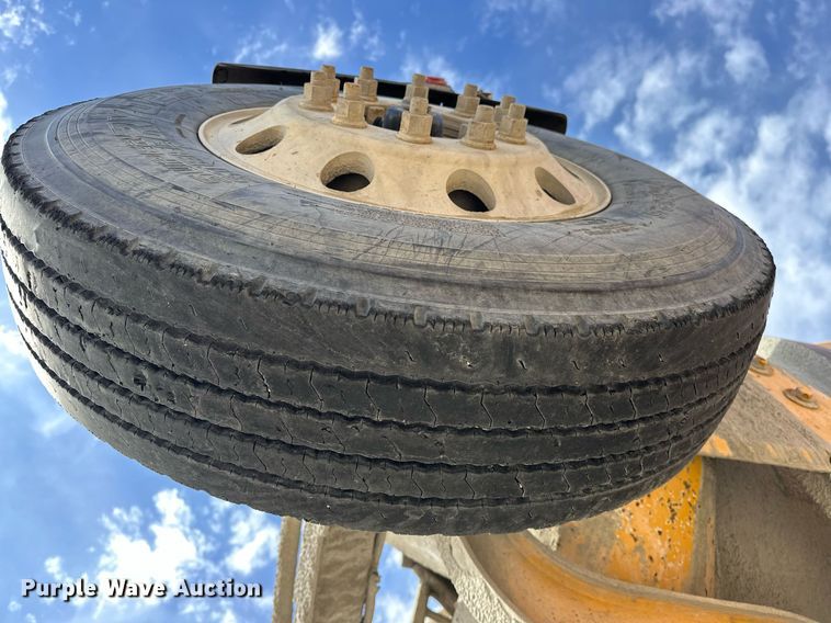 image for item DW5074 2014 Peterbilt 365 ready mix truck