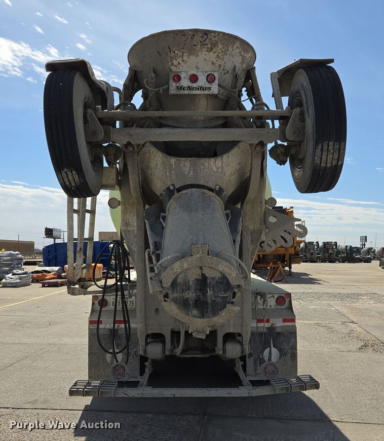 image for item DW5075 2017 Peterbilt 567 ready mix truck