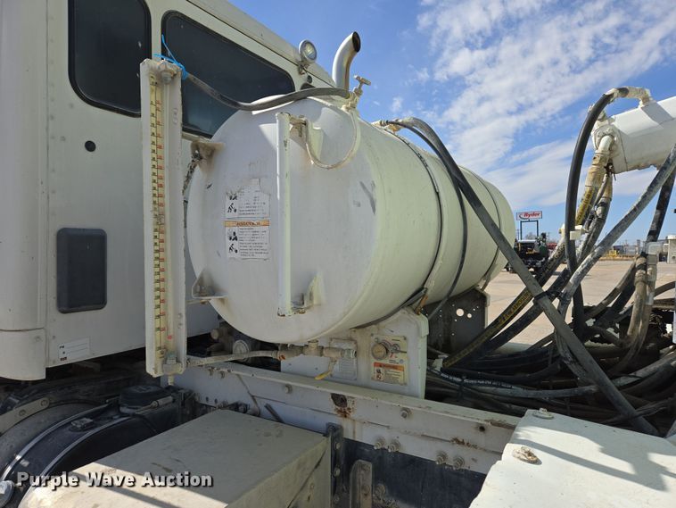 image for item DW5075 2017 Peterbilt 567 ready mix truck