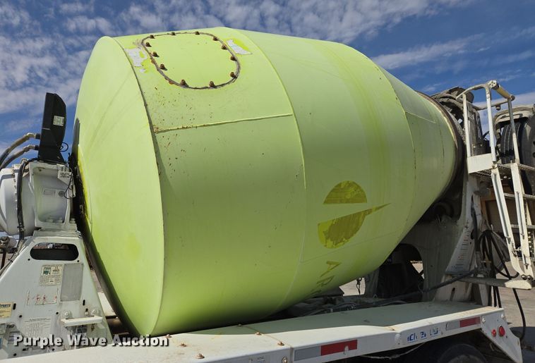 image for item DW5075 2017 Peterbilt 567 ready mix truck