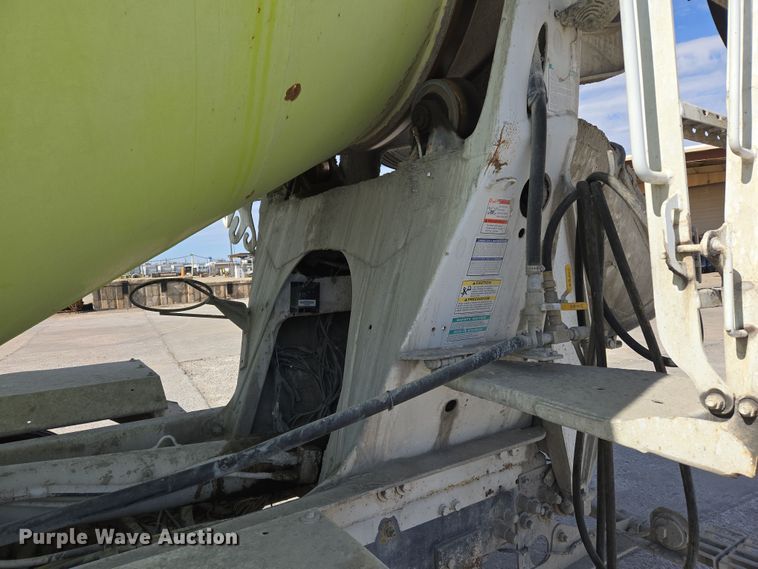 image for item DW5075 2017 Peterbilt 567 ready mix truck