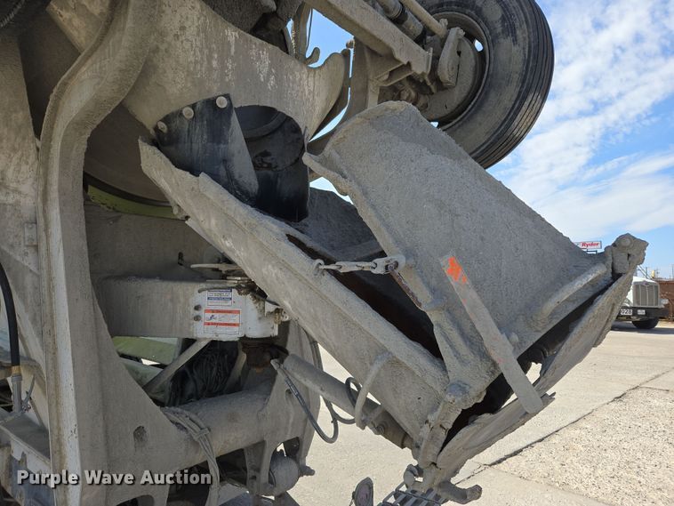 image for item DW5075 2017 Peterbilt 567 ready mix truck