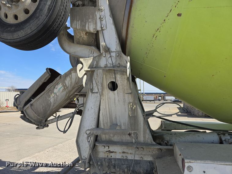 image for item DW5075 2017 Peterbilt 567 ready mix truck