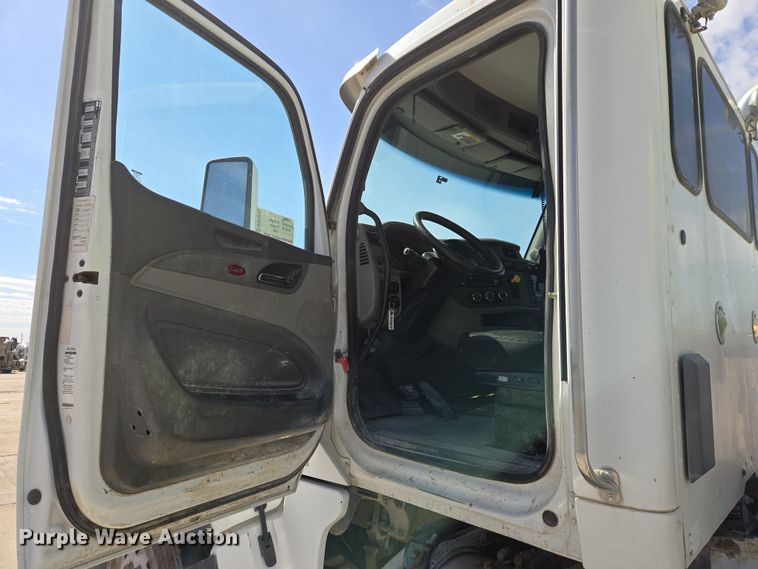 image for item DW5075 2017 Peterbilt 567 ready mix truck