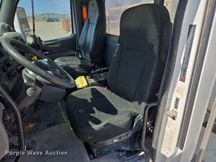 image for item DW5075 2017 Peterbilt 567 ready mix truck