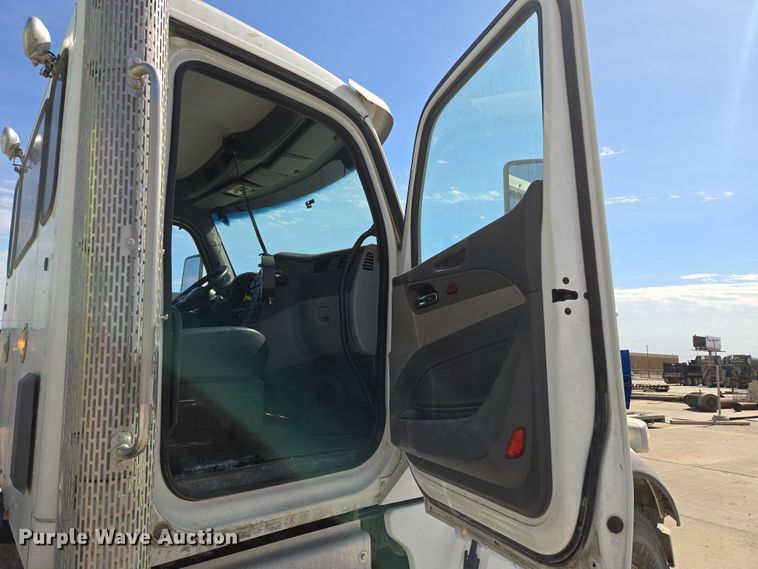 image for item DW5075 2017 Peterbilt 567 ready mix truck