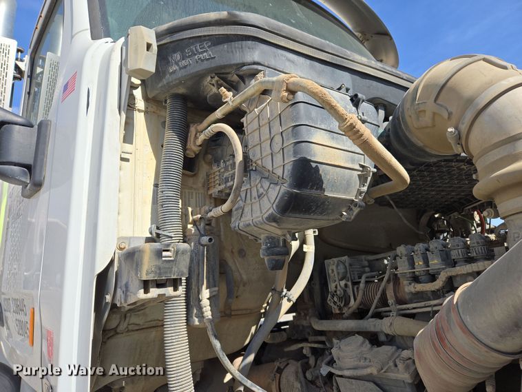 image for item DW5075 2017 Peterbilt 567 ready mix truck