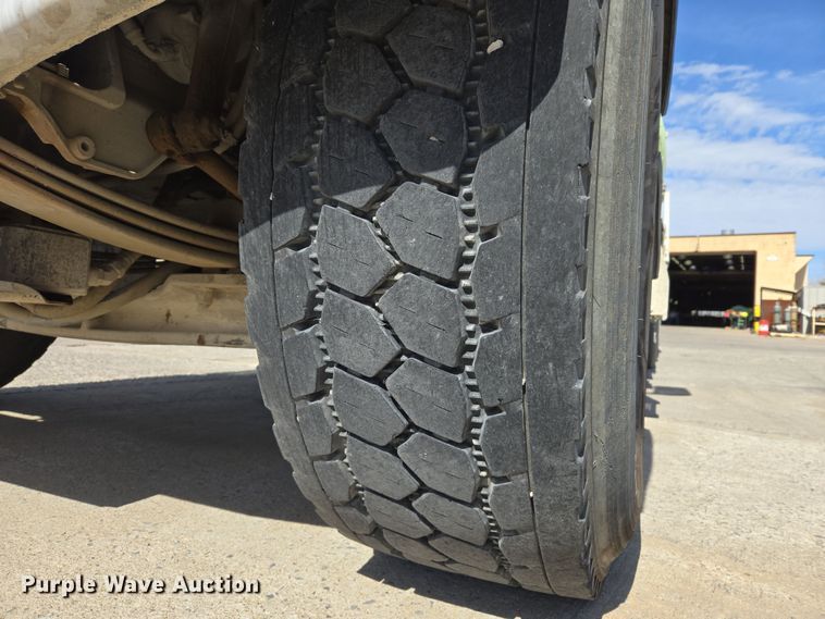 image for item DW5075 2017 Peterbilt 567 ready mix truck