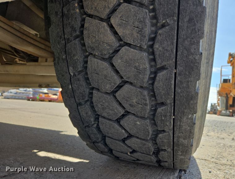 image for item DW5075 2017 Peterbilt 567 ready mix truck