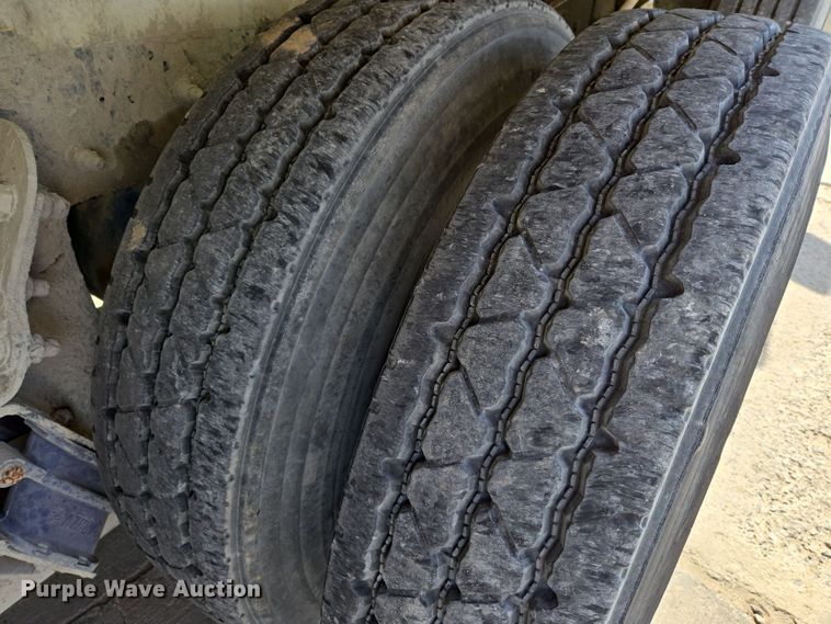 image for item DW5075 2017 Peterbilt 567 ready mix truck