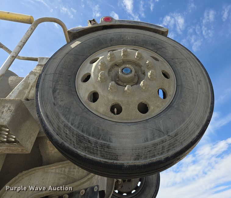 image for item DW5075 2017 Peterbilt 567 ready mix truck