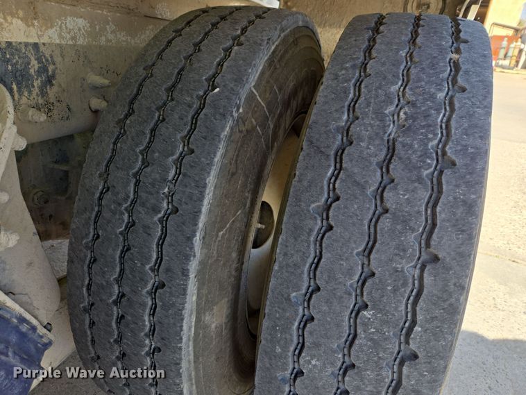 image for item DW5075 2017 Peterbilt 567 ready mix truck