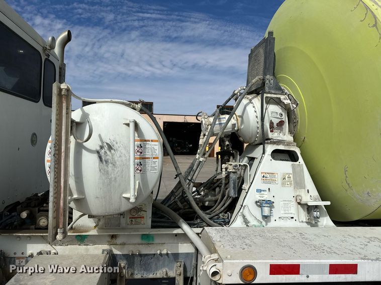 image for item DW5076 2018 Peterbilt 567 ready mix truck