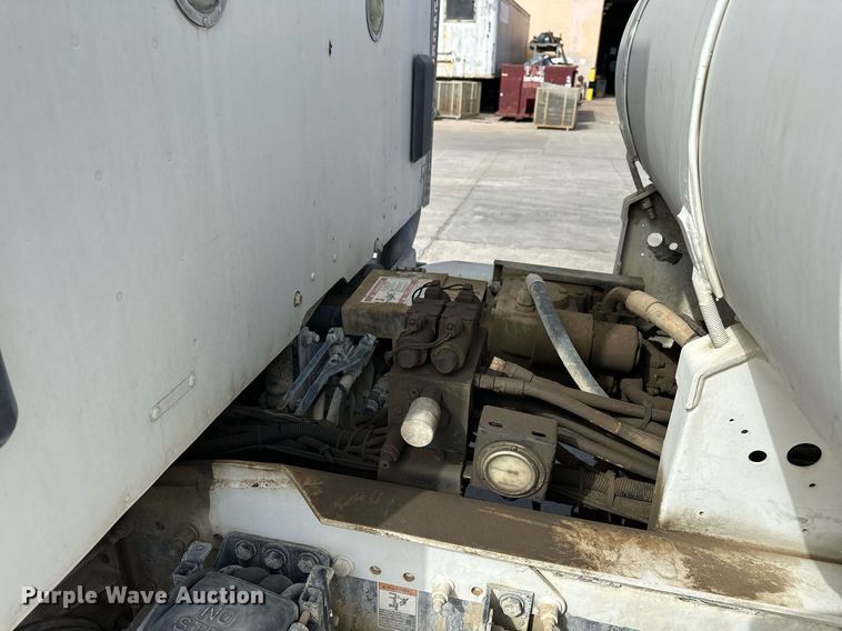 image for item DW5076 2018 Peterbilt 567 ready mix truck