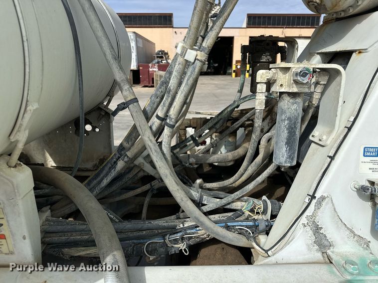 image for item DW5076 2018 Peterbilt 567 ready mix truck