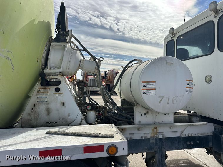 image for item DW5076 2018 Peterbilt 567 ready mix truck