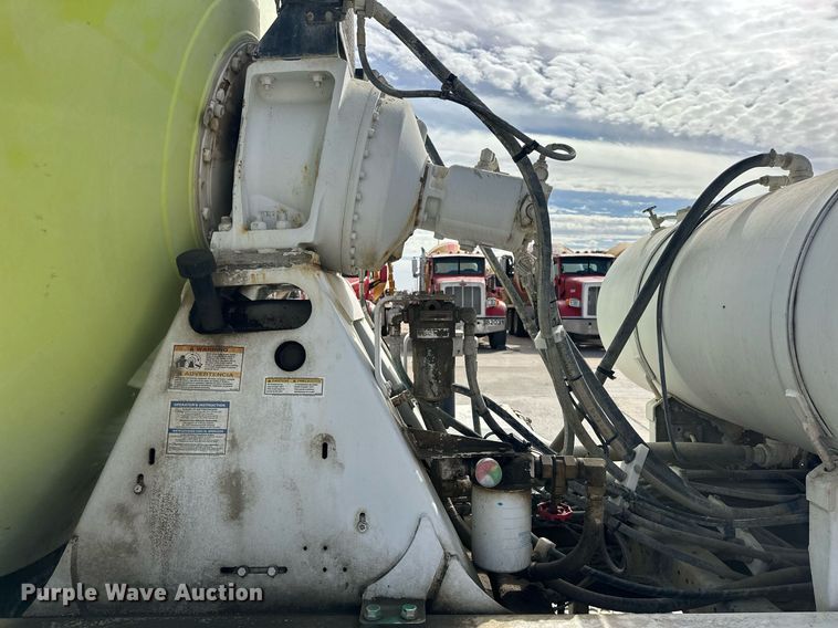 image for item DW5076 2018 Peterbilt 567 ready mix truck