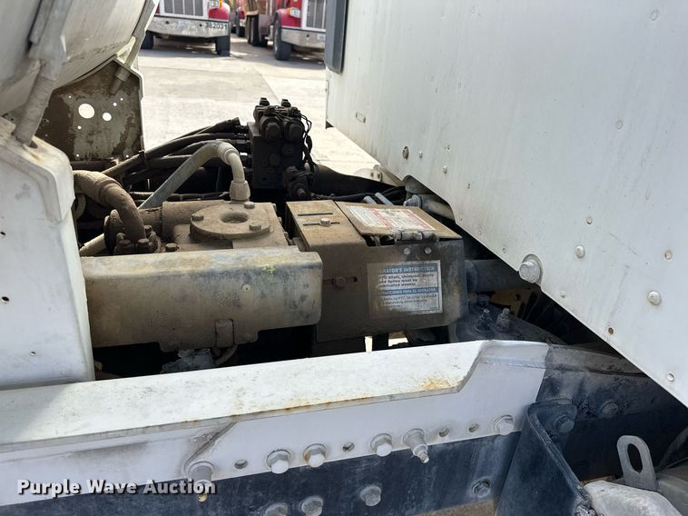 image for item DW5076 2018 Peterbilt 567 ready mix truck