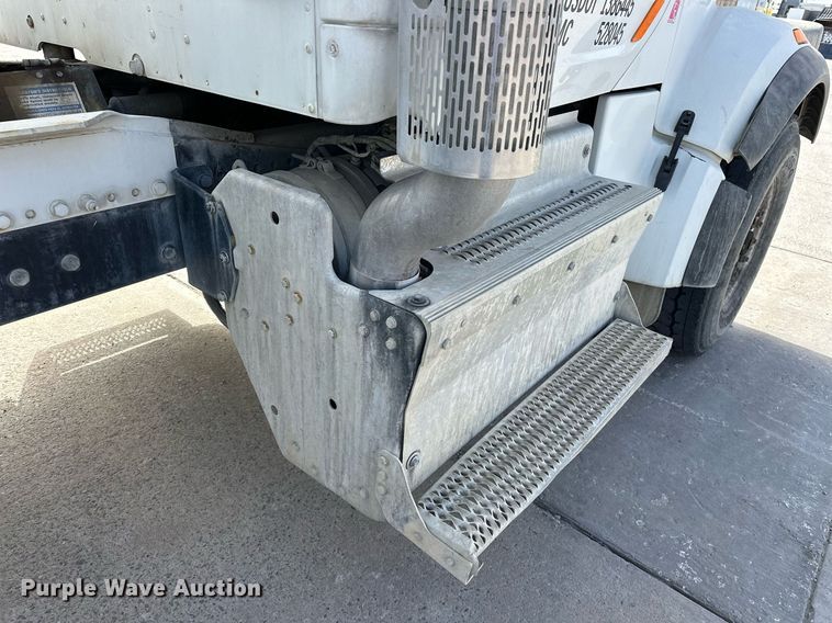 image for item DW5076 2018 Peterbilt 567 ready mix truck