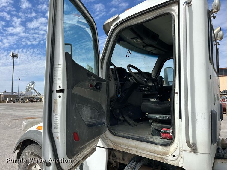 image for item DW5076 2018 Peterbilt 567 ready mix truck