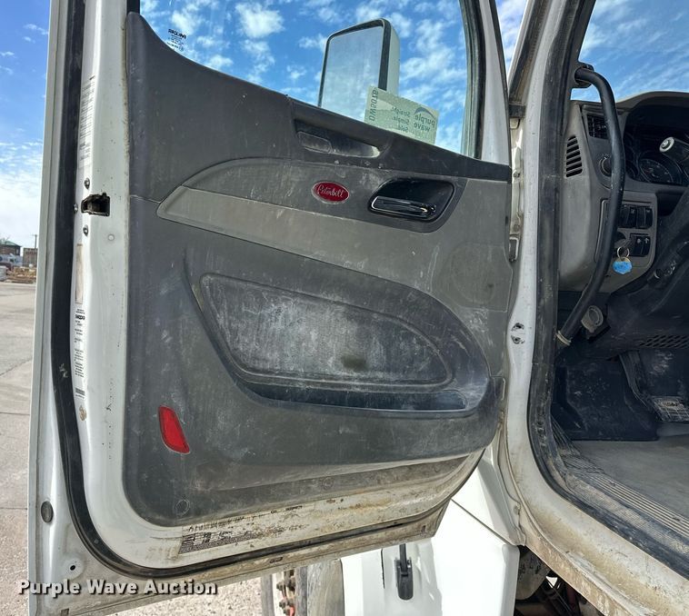 image for item DW5076 2018 Peterbilt 567 ready mix truck