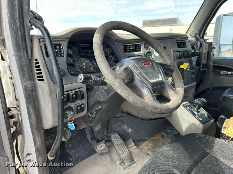 image for item DW5076 2018 Peterbilt 567 ready mix truck