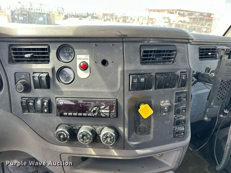 image for item DW5076 2018 Peterbilt 567 ready mix truck