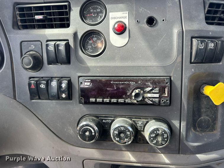 image for item DW5076 2018 Peterbilt 567 ready mix truck