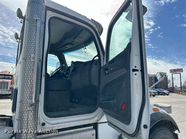 image for item DW5076 2018 Peterbilt 567 ready mix truck