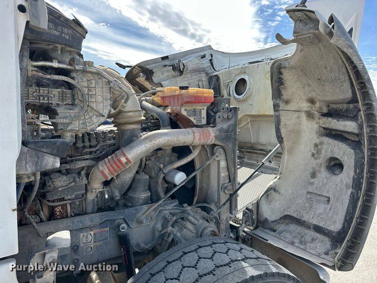 image for item DW5076 2018 Peterbilt 567 ready mix truck