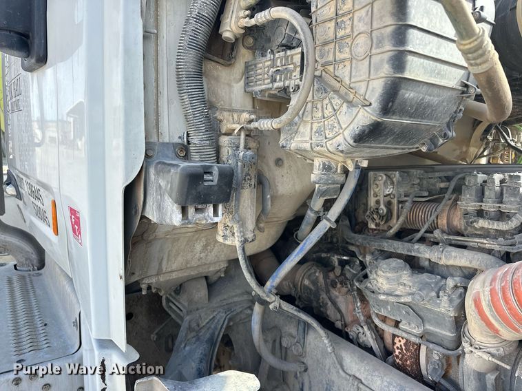 image for item DW5076 2018 Peterbilt 567 ready mix truck