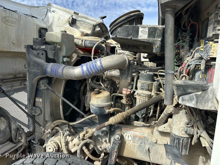 image for item DW5076 2018 Peterbilt 567 ready mix truck