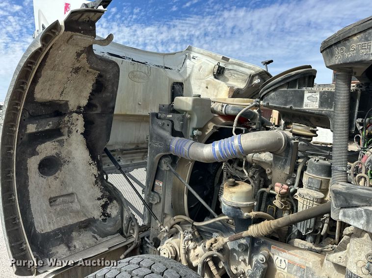 image for item DW5076 2018 Peterbilt 567 ready mix truck