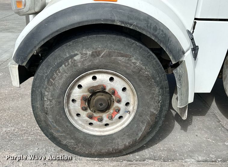 image for item DW5076 2018 Peterbilt 567 ready mix truck