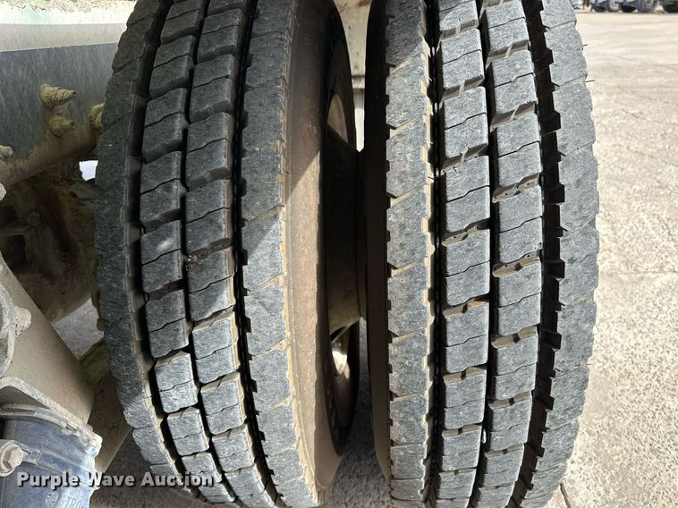 image for item DW5076 2018 Peterbilt 567 ready mix truck