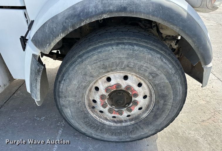 image for item DW5076 2018 Peterbilt 567 ready mix truck