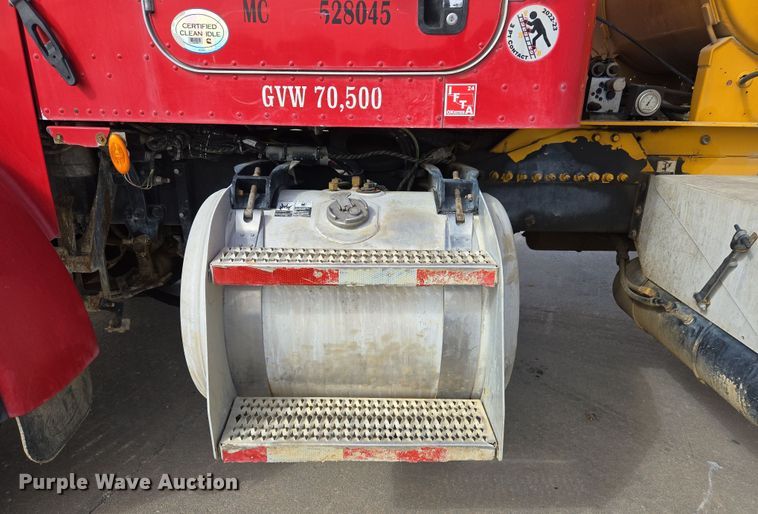 image for item DW5077 2014 Peterbilt 365 ready mix truck