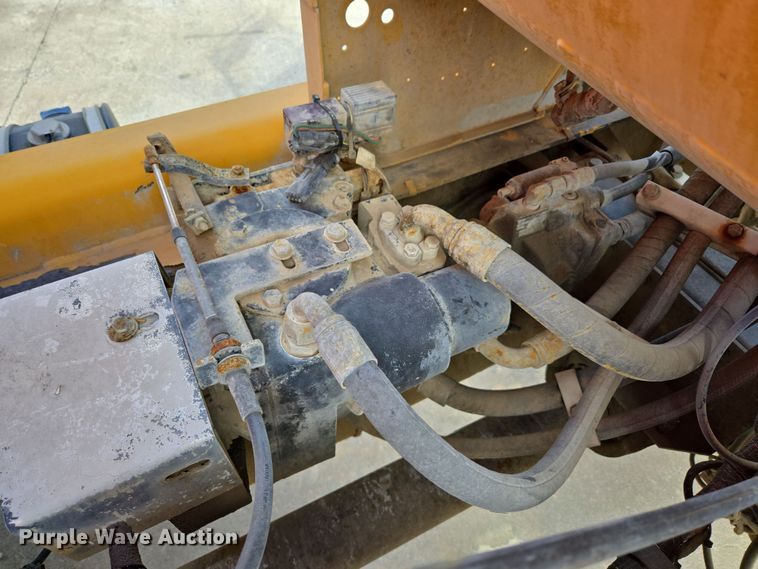 image for item DW5077 2014 Peterbilt 365 ready mix truck