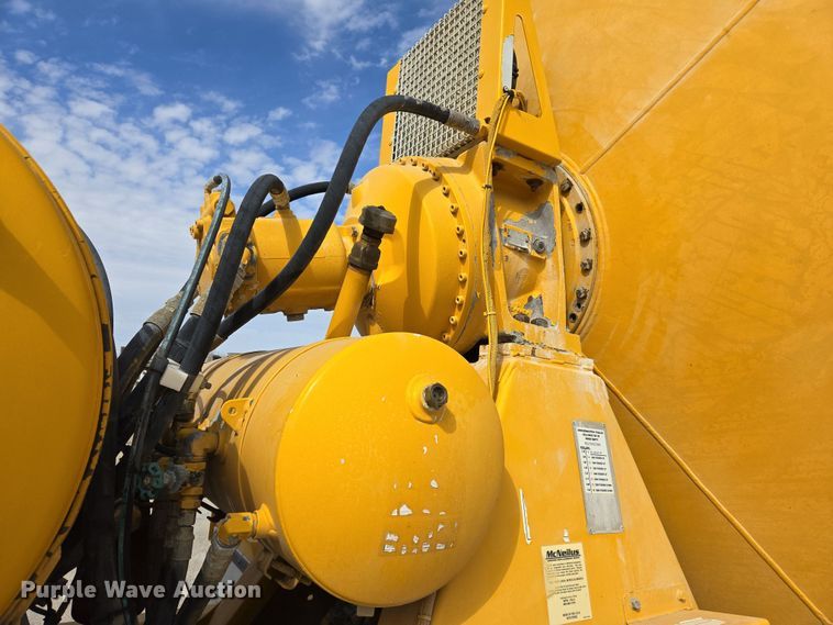 image for item DW5077 2014 Peterbilt 365 ready mix truck