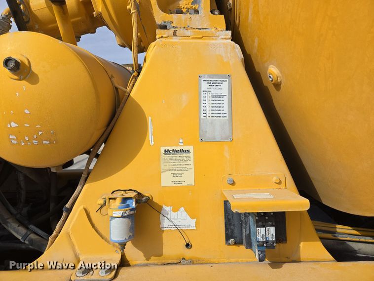 image for item DW5077 2014 Peterbilt 365 ready mix truck