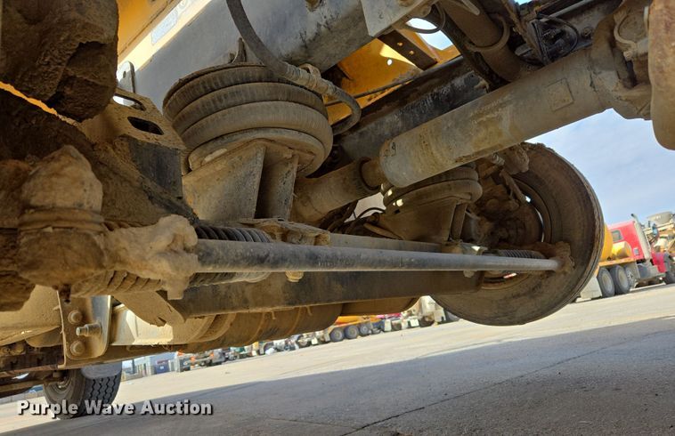 image for item DW5077 2014 Peterbilt 365 ready mix truck