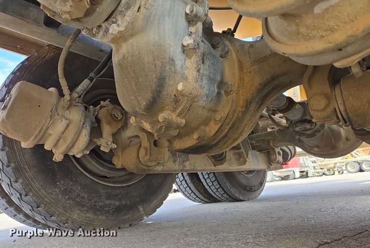 image for item DW5077 2014 Peterbilt 365 ready mix truck