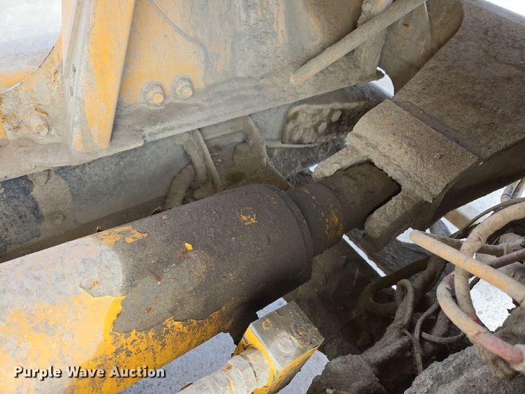 image for item DW5077 2014 Peterbilt 365 ready mix truck