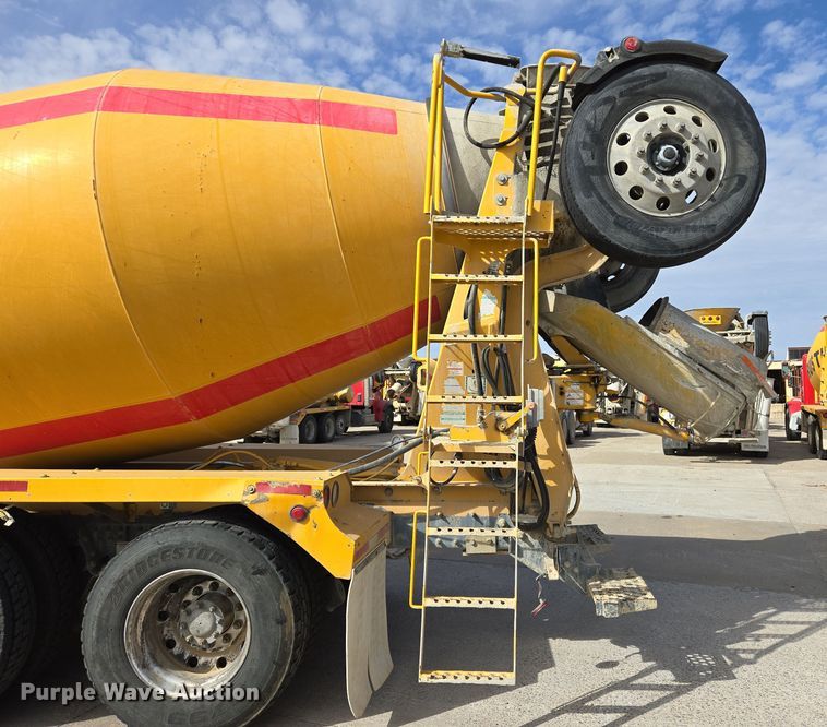 image for item DW5077 2014 Peterbilt 365 ready mix truck