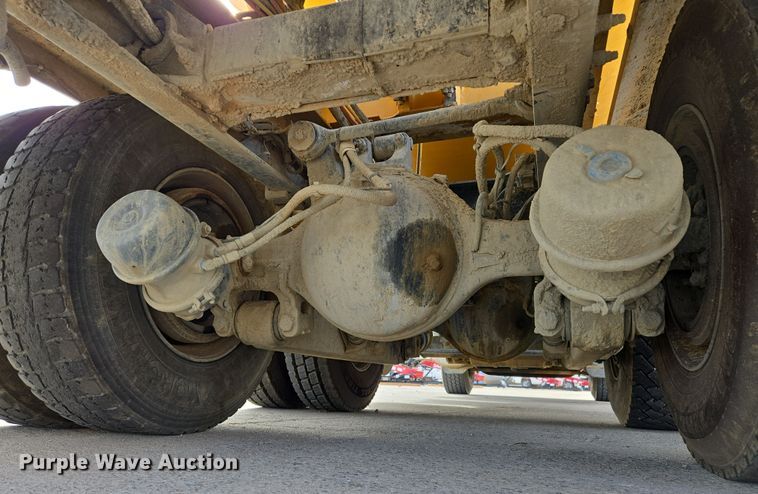 image for item DW5077 2014 Peterbilt 365 ready mix truck